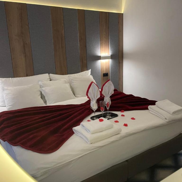 Swiss Plus Hotel - Deluxe Double Room with Balcony - 9