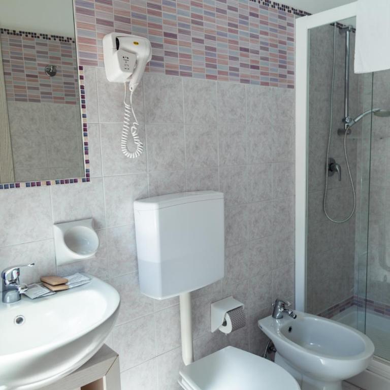 Hotel Cristina - Camera Tripla - 2