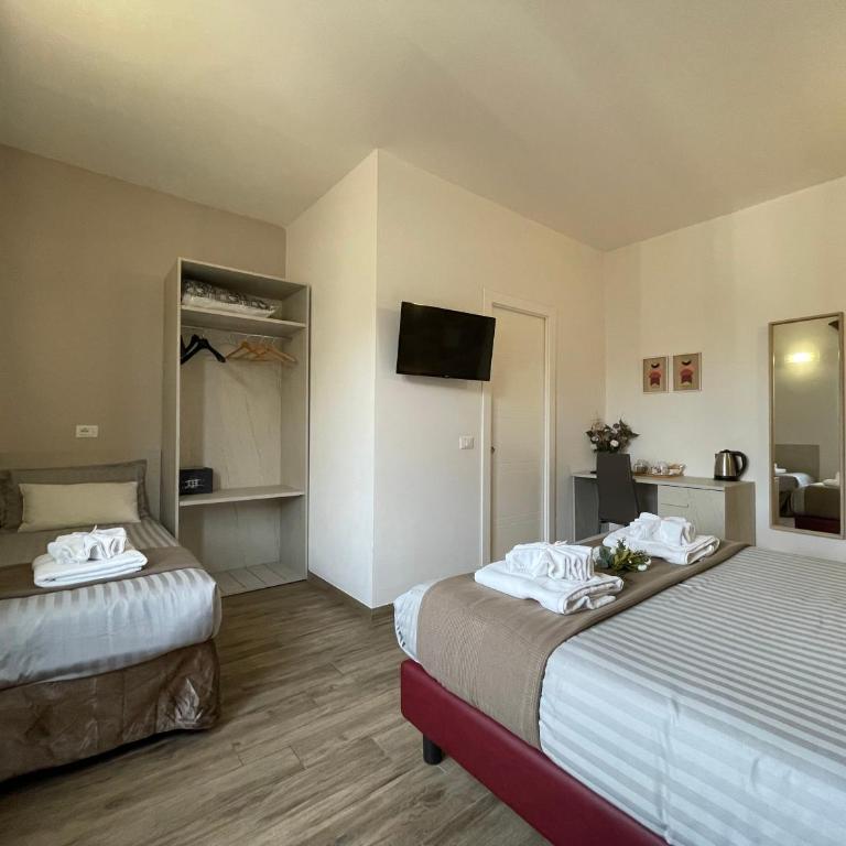 Porta alla Croce Guest House - Camera Tripla con Bagno Privato - 6