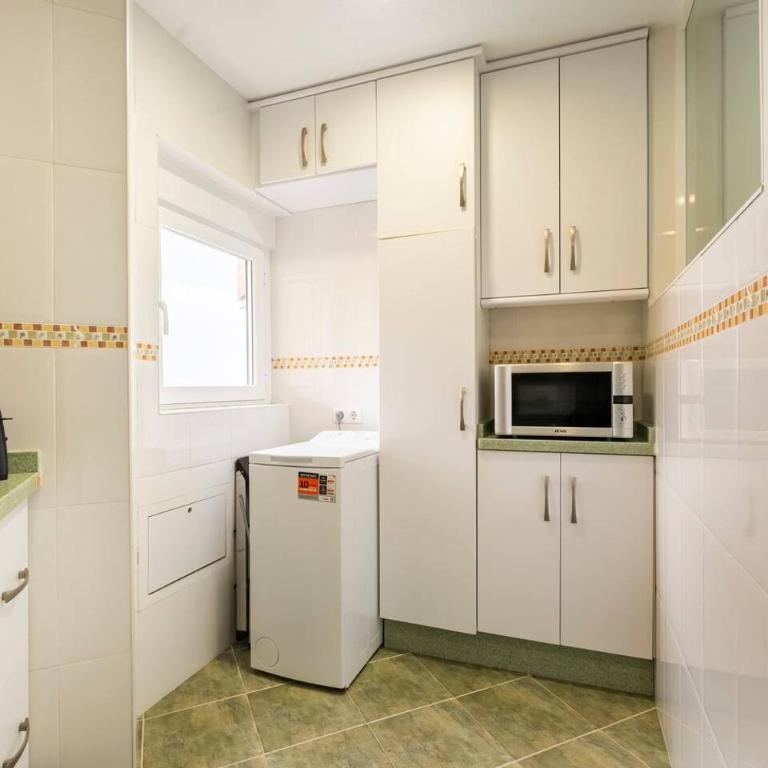 Góndolas 1ª línea playa Almuñécar - Apartamento de 1 dormitorio - 14