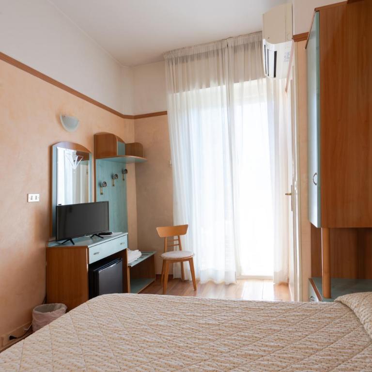 Hotel Britannia Rimini Marina centro - Camera Matrimoniale/Doppia con Letti Singoli - 12