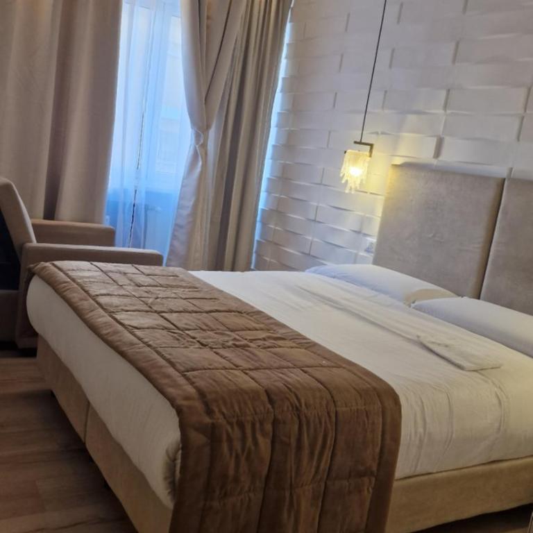 Living - Superior King Room - 17