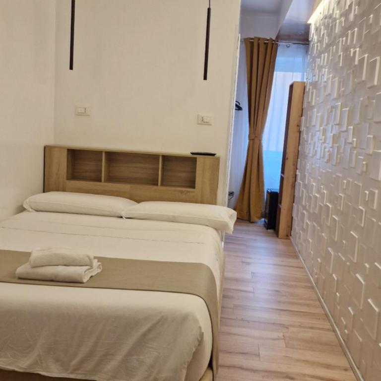 Living - Standard Double Room - 23
