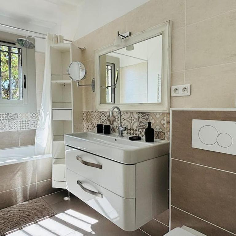 Bastide de charme sous les pins avec piscine - Villa - 13
