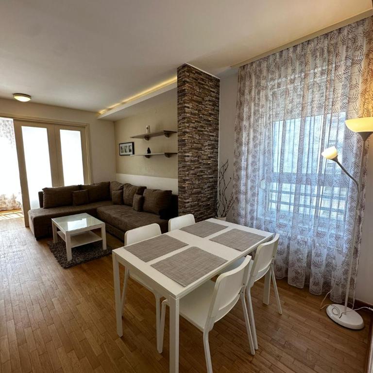 Nevena Belville Apartments - One-Bedroom Apartment - 3