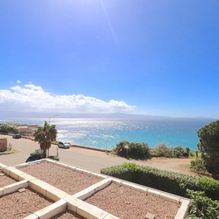 T2 avec PISCINE Chauffée - VUE EXCEPTIONNELLE sur la Mer - Parking & Wifi - Plage à 50m - Appartement 1 Chambre - 13