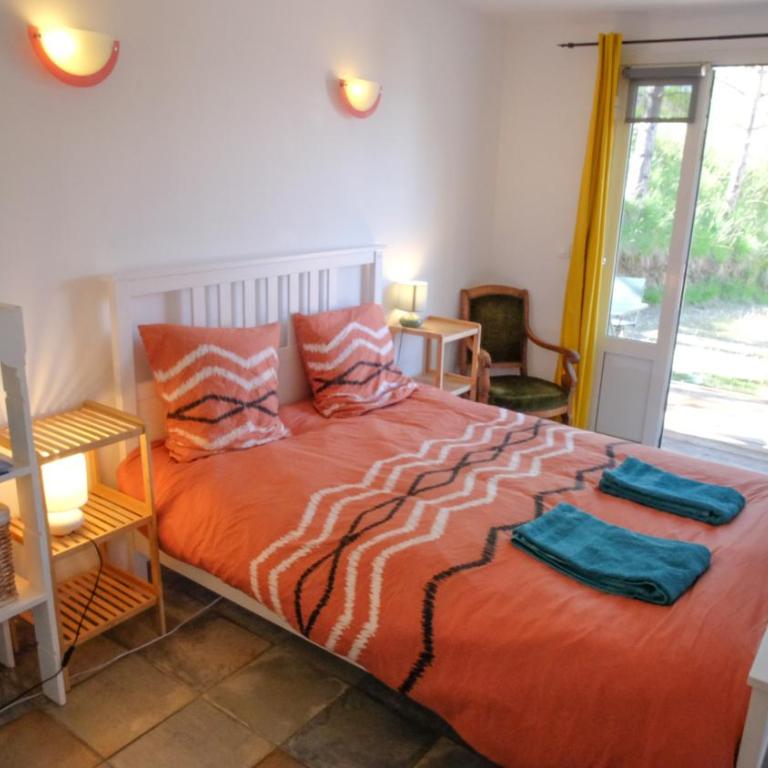 Gîte l échappée bleue Dromoise - la chambre - Chambre Double - Vue sur Jardin - 1