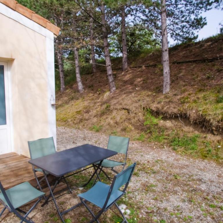 Gîte l échappée bleue Dromoise - la chambre - Chambre Double - Vue sur Jardin - 2