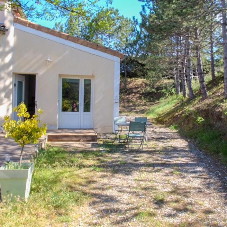 Gîte l échappée bleue Dromoise - la chambre - Chambre Double - Vue sur Jardin - 6