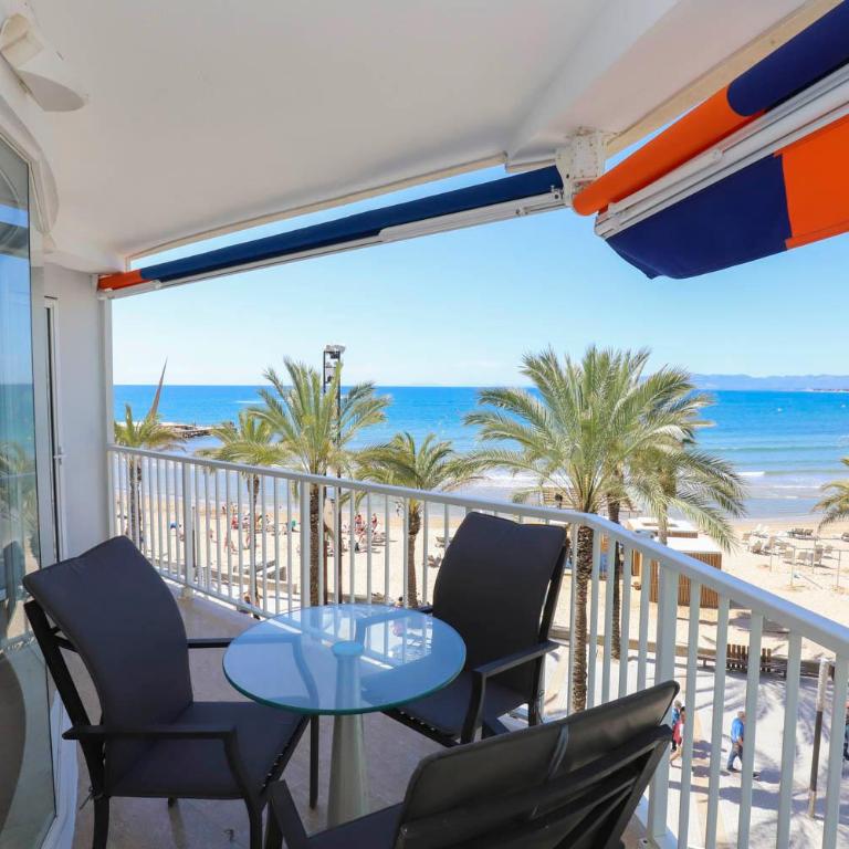 DIFFERENTFLATS Bello Horizonte - Three-Bedroom Apartment with Sea View - 1