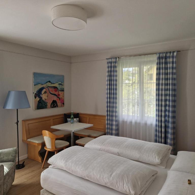 Pension Alpenhof - Doppelzimmer mit Balkon - 3