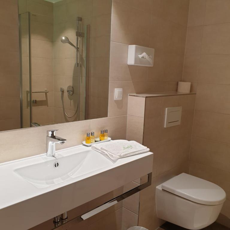 Pension Alpenhof - Doppelzimmer mit Balkon - 5