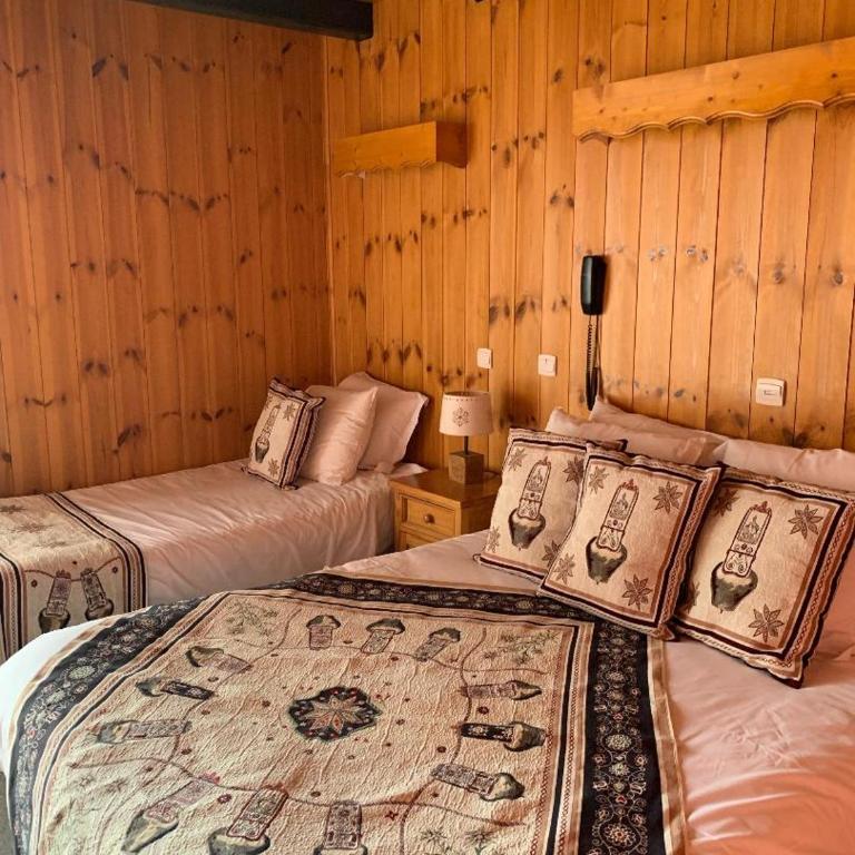 Hotels Les Catrems & Le Montagnou - Chambre Triple avec Balcon - Les Catrems - 4