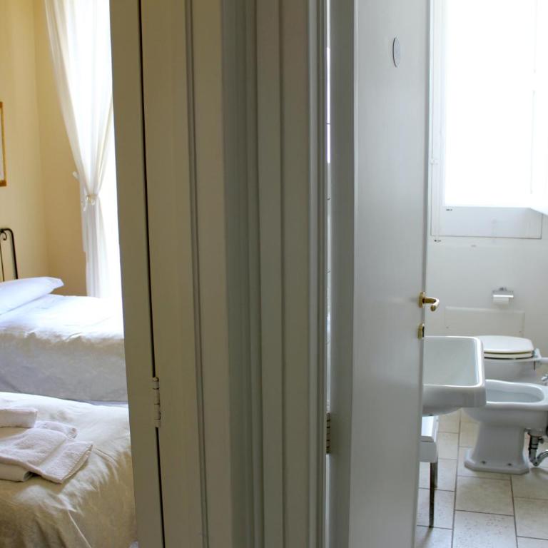 Piazza Argento - Double Room with Balcony - 6