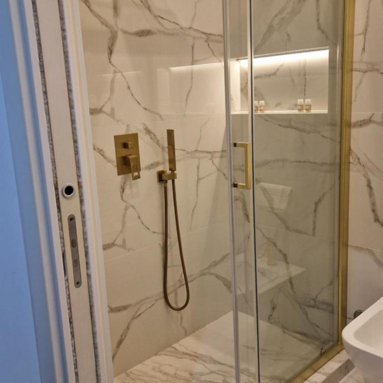 Living - Superior King Room - 5