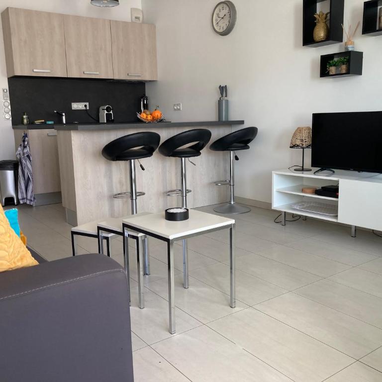 Appart'Calvi, 200 m de la plage de la Pinède, WIFI gratuit - Appartement 1 Chambre - 12