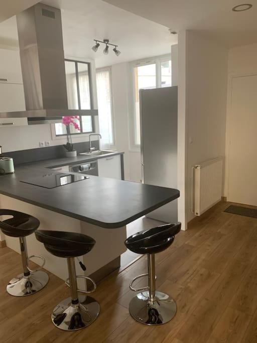 Appartement Spacieux Centre Gare Visitation - Three-Bedroom Apartment - 36