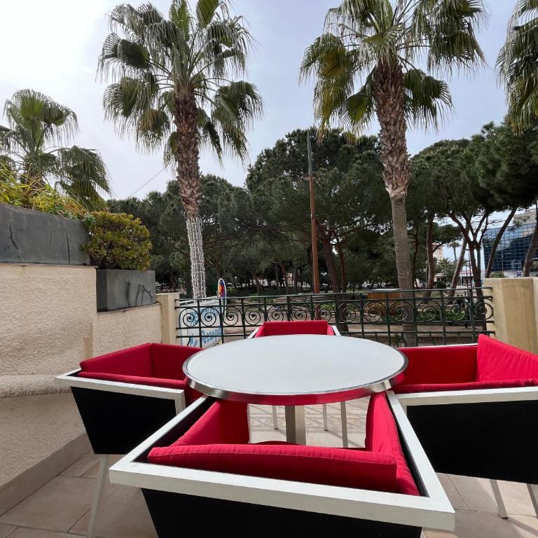 Appartement sur la Pinède à Juan les pins - Appartement avec Terrasse - 1