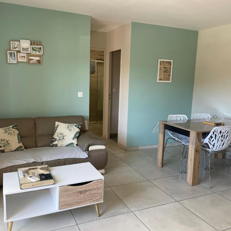 Appartement calme, climatisé 3min à pied de la mer - Appartement 2 Chambres - 5