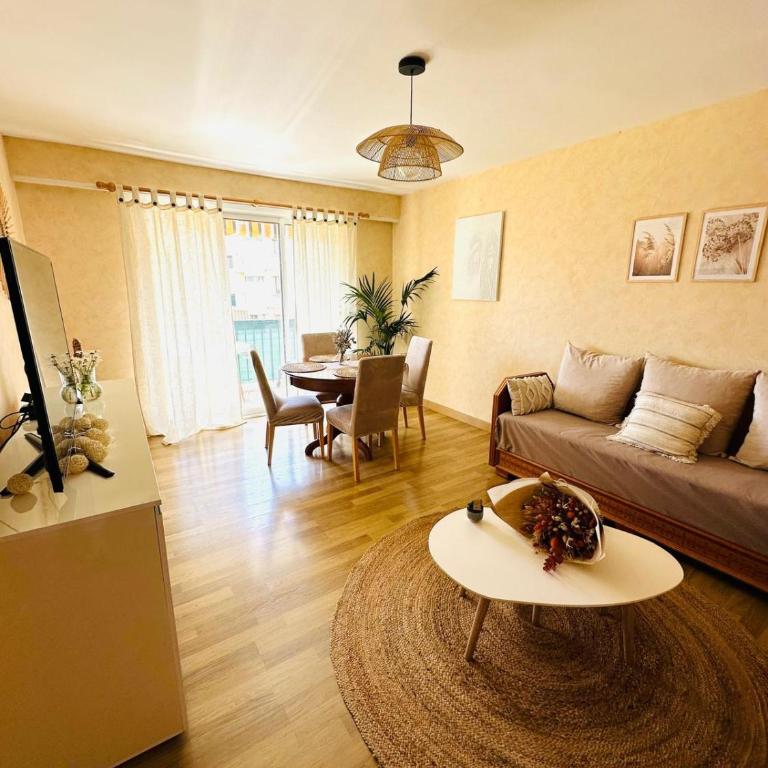 Spacieux 2 chambres 65m2 climatisé au village médiéval entre Nice et Antibes - Appartamento con 2 Camere da Letto, Balcone e Terrazza - 1