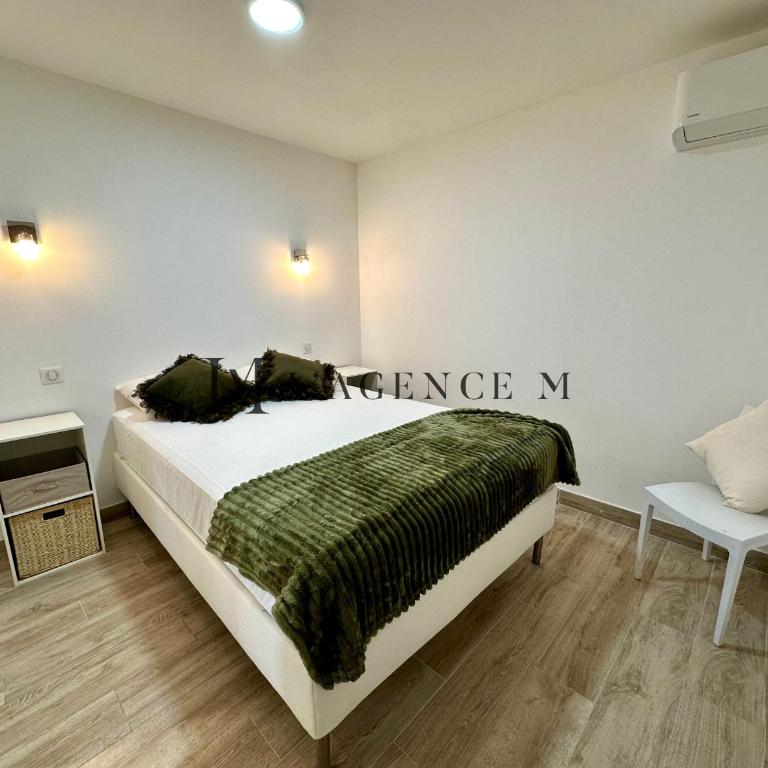 Saint-Antoine - rez-de-villa rénové avec terrasse et entrée privée, parking Calvi - Appartement 2 Chambres - 7