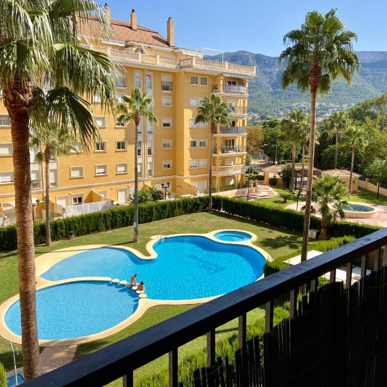 Bonito apartamento en Denia con piscina y vistas - Three-Bedroom Apartment - 1