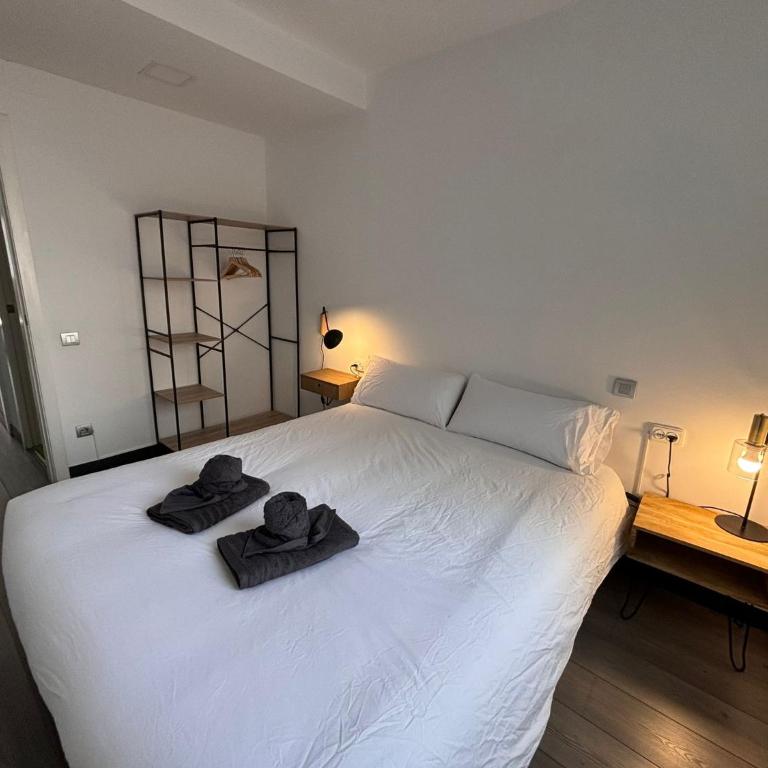Welcomy Sagrera - Three-Bedroom Apartment - 11