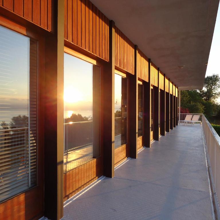 Evian villa with Lake Geneva views in 1960 mid-century modern style - Villa - 17