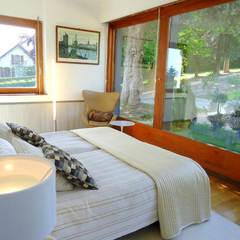Evian villa with Lake Geneva views in 1960 mid-century modern style - Villa - 32