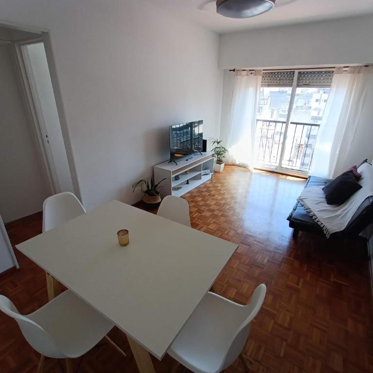 Bonito, luminoso y tranquilo en una gran ubicación - One-Bedroom Apartment - 1