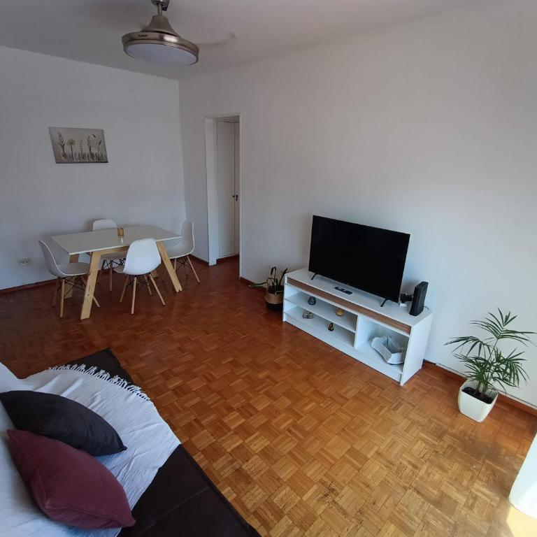 Bonito, luminoso y tranquilo en una gran ubicación - One-Bedroom Apartment - 9