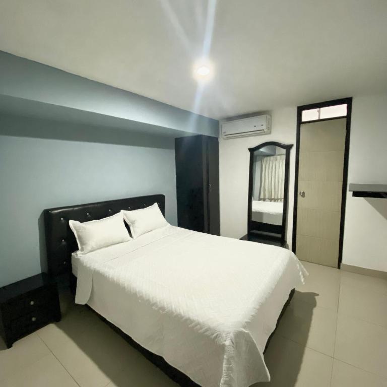Hotel Estefanía Princess 84 - Habitación Doble Estándar - 8