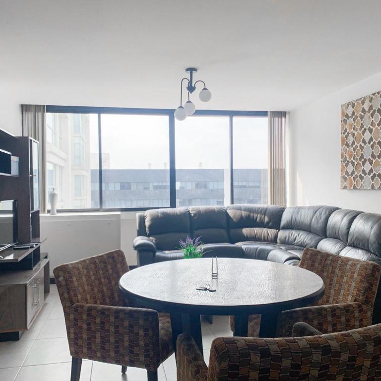 Penthouse en piso alto con vista al río, Guayaquil + PARQUEO - Two-Bedroom Apartment - 4