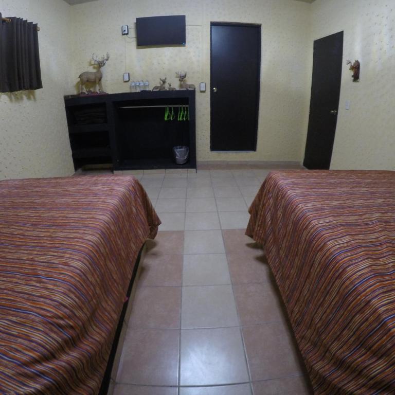 Hospedaje La Mexicana - Habitación Doble Estándar con 2 camas grandes - 4