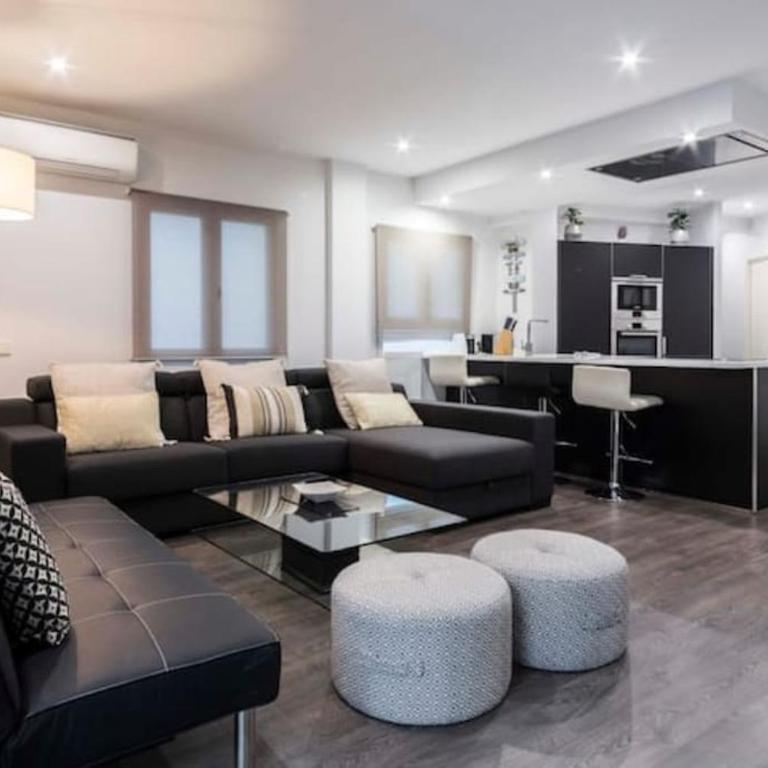 Modern flat in the city center - Madrid SEG - Three-Bedroom Apartment - 1