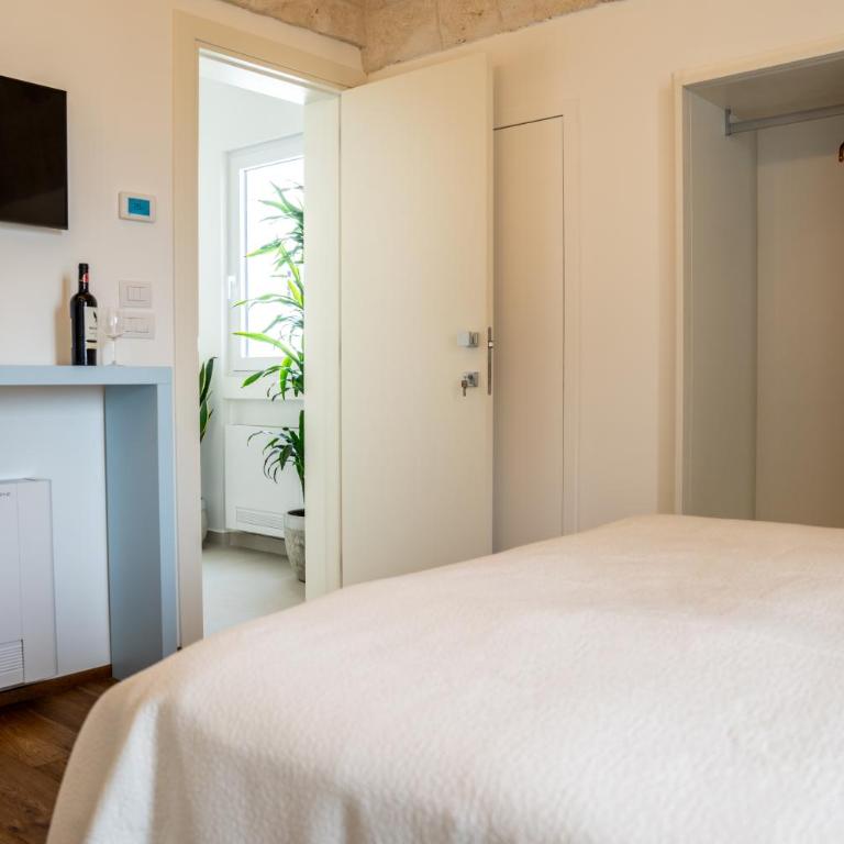 Innesto Rooms - Monopoli - Camera Matrimoniale con Balcone - 5