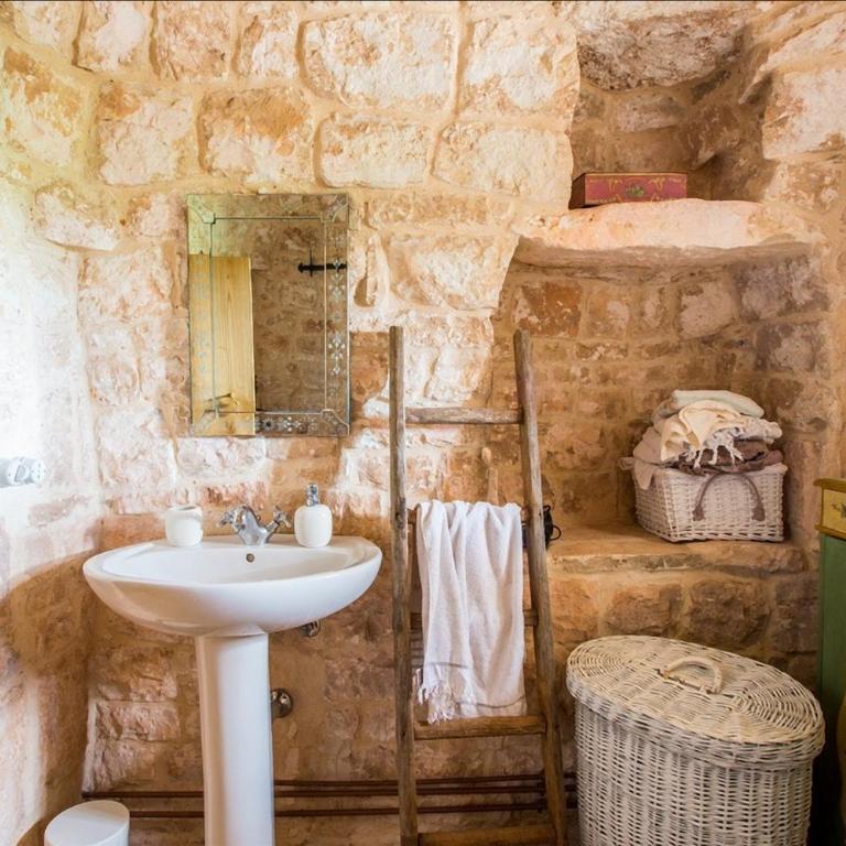 Trullo nel bosco, lungo il sentiero escursionistico ciclabile dell'acquedotto pugliese - Casa Vacanze - 14