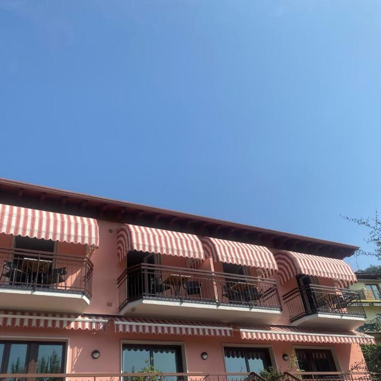 Residence Solei Classic & Plus - Classic One-Bedroom Apartment with Balcony and Lake View - 3