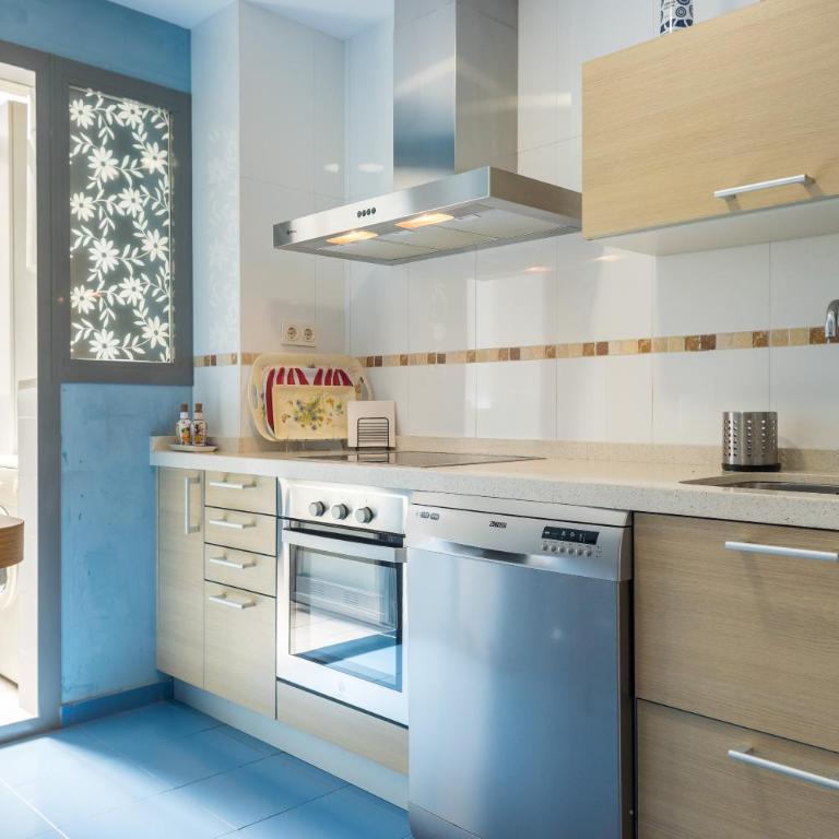 Love Rent4 Málaga Ático con terraza y vistas, parking gratuito - Apartamento de 2 dormitorios - 48