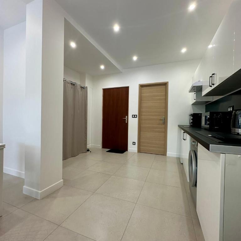 Grand studio rénové proche mer ! - Appartement 1 Chambre - 19