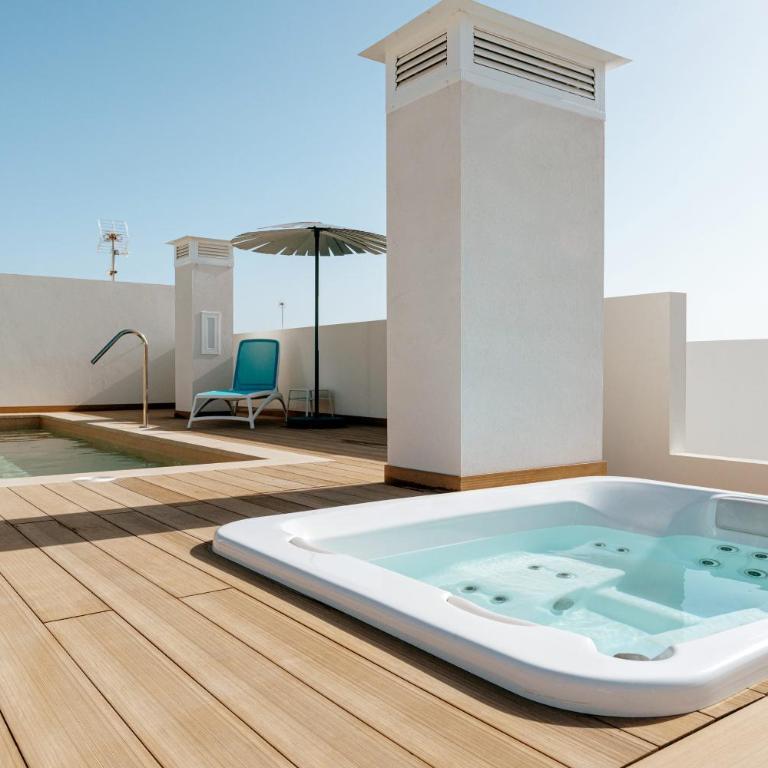 Caleta Suites Tenerife - Two-Bedroom Penthouse Apartment with Private Pool, Bathtub and Mountain and Sea View - 3