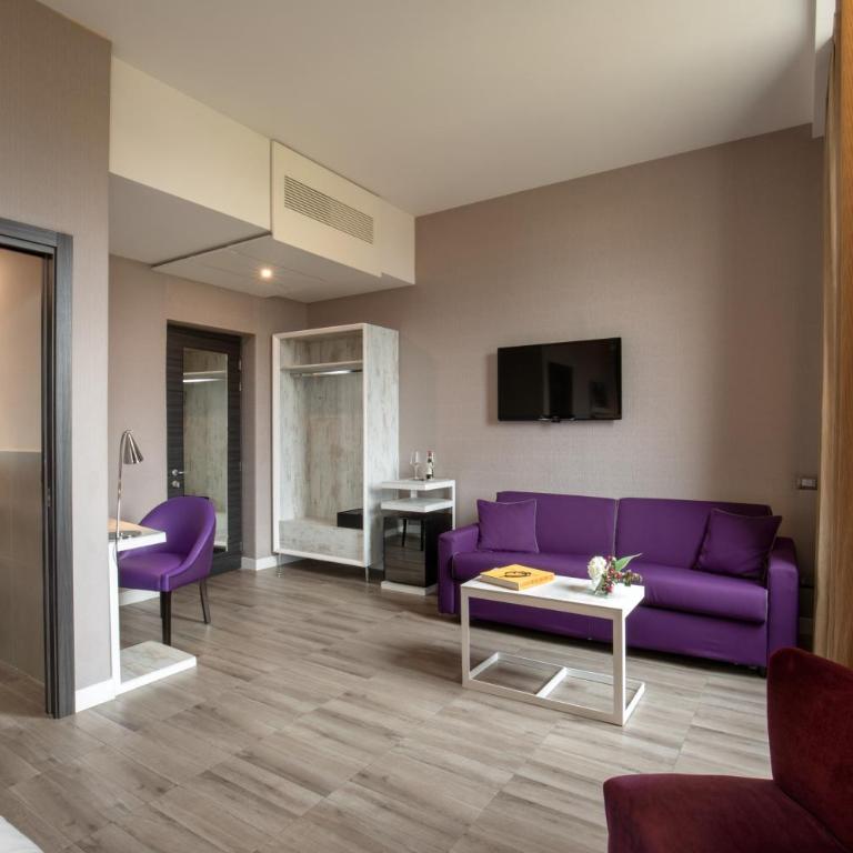 The Guardian - Family Room - 5