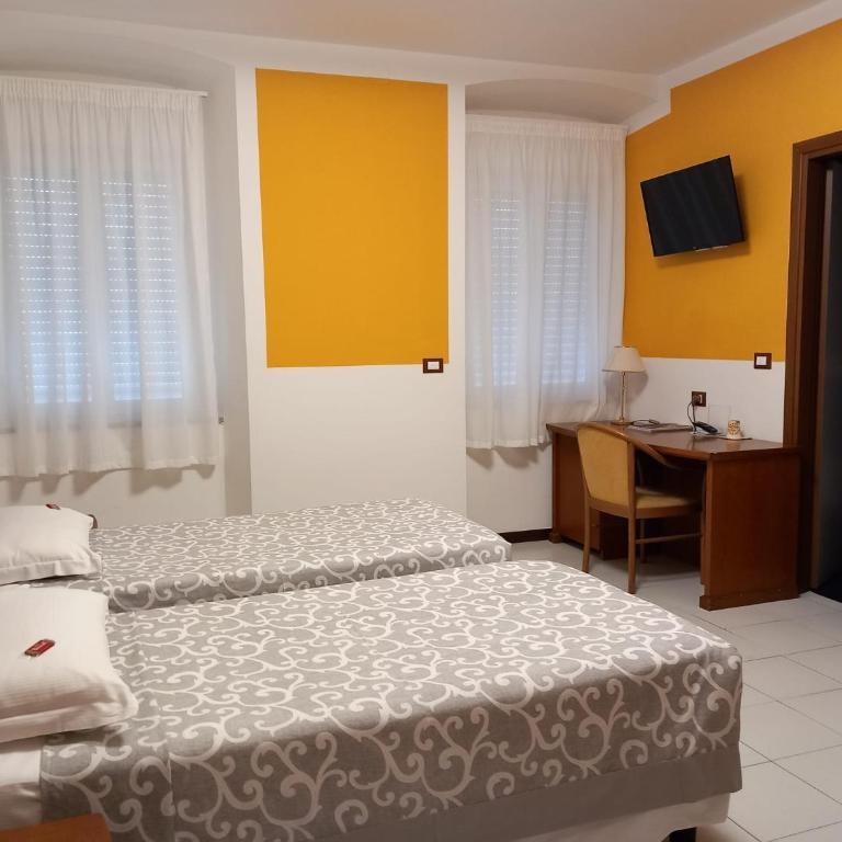 Hotel Italia - Camera Tripla Standard - 15