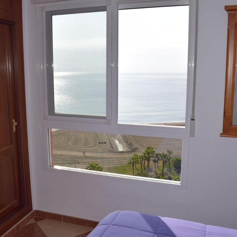 PRIMERA LINEA DE PLAYA - ZONA CLUB NAUTICO - Two-Bedroom Apartment - 24