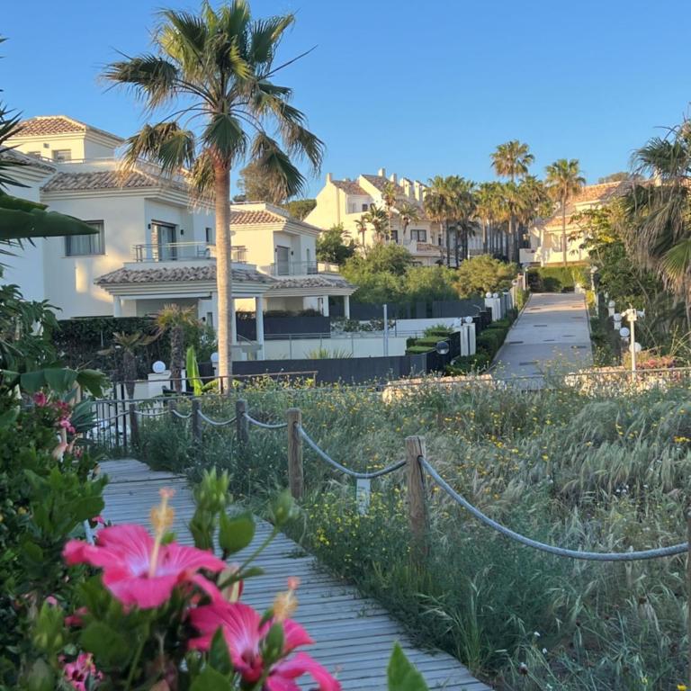 STYLISH TOWNHOUSE IN BEACHFRONT COMPLEX - Casa de 3 dormitorios - 10