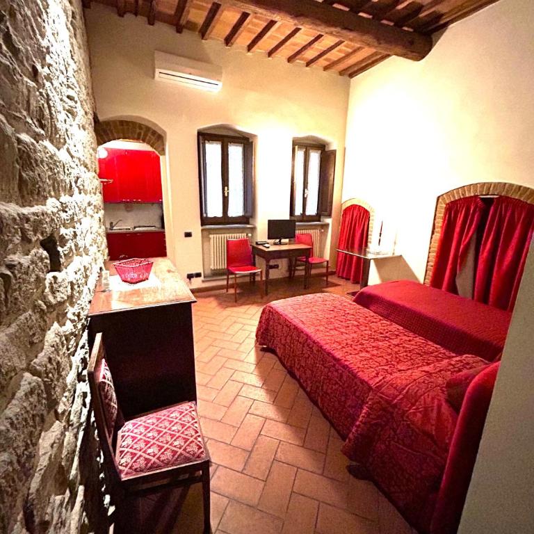 La Corte Del Re Suite & Rooms Arezzo - Junior Suite with Courtyard View - 5