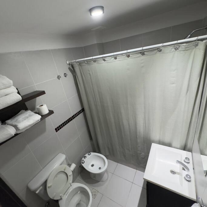 Departamento bien ubicado, espacio amplio y con terraza - Apartamento de 2 dormitorios - 4