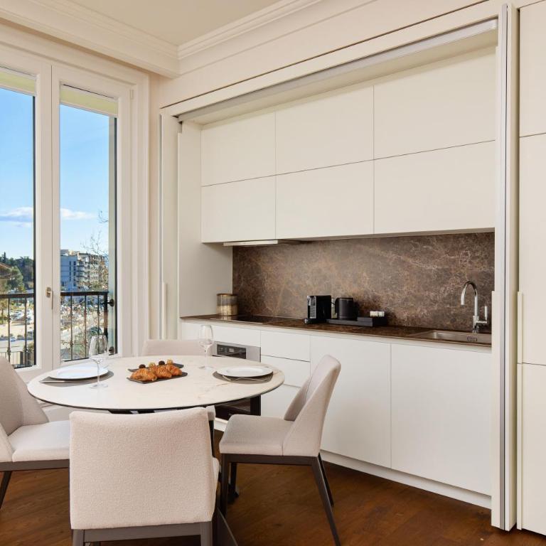 Boutique Hotel Porto Palace - Suite with Mountain View - 1