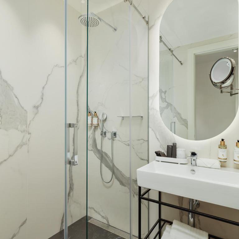 Boutique Hotel Porto Palace - Superior Suite with Sea View - 2