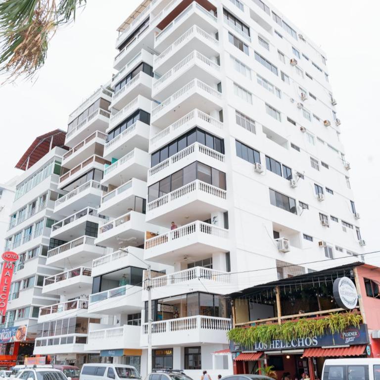 Captivating 4-Bedroom Apartment in Salinas - Apartamento - 3